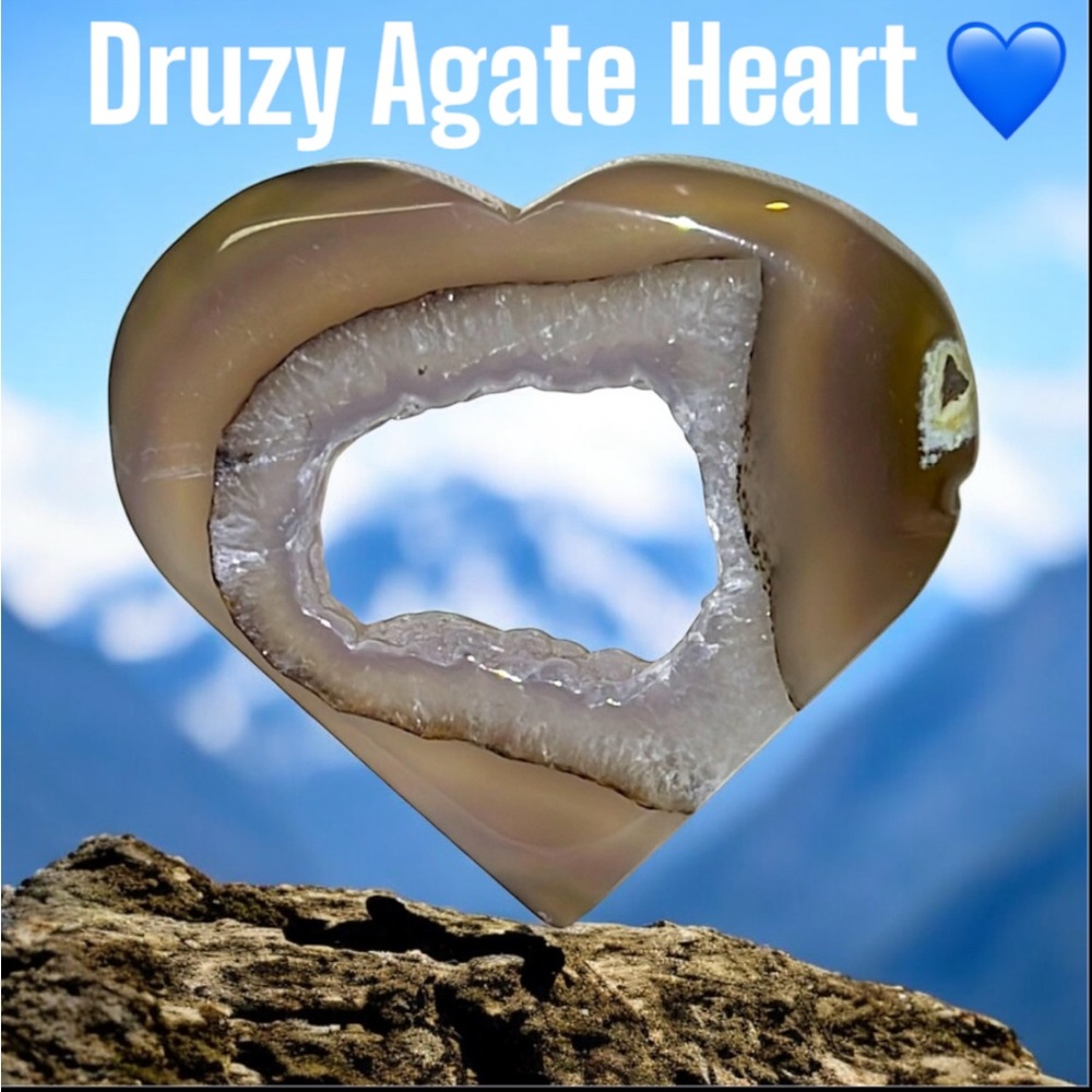 Druzy Agate Heart Crystal Gemstone Carving NWOT